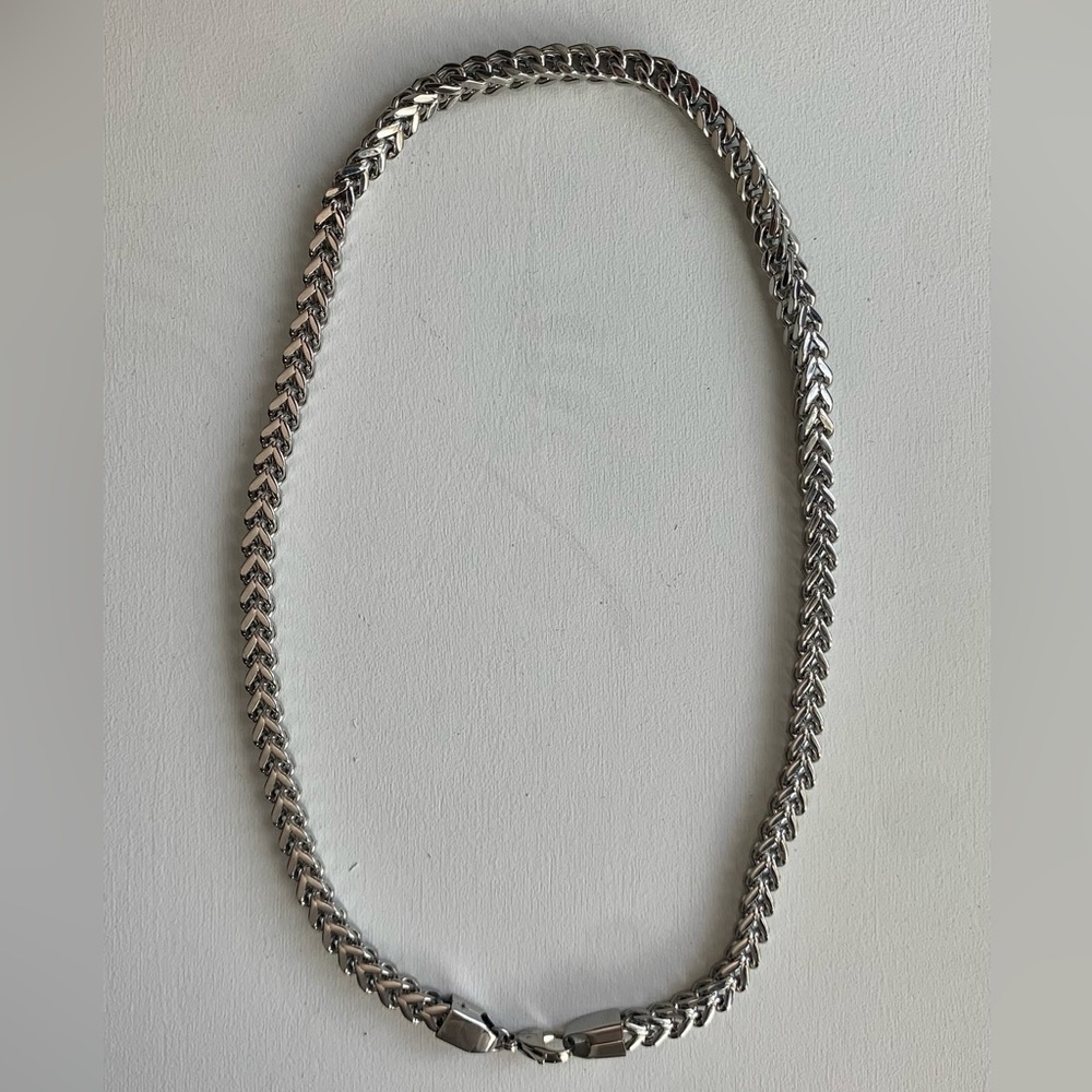 Kay Jewelers. Foxtail link. Stainless Steel.
